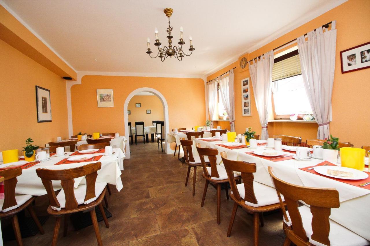 Gasthof Jaegerwirt Hohenschäftlarn エクステリア 写真